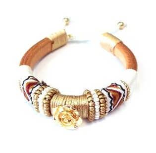 Pulsera Ibiza Marrón con Flor Dorada (1 ud)