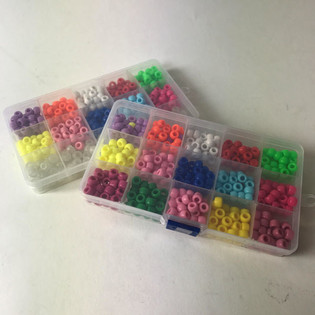 Set de cuentas en caja de almacenamiento - Colores variados (12 uds.)